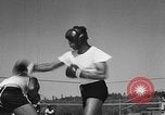 Immagine di Floyd Patterson Seattle Washington USA, 1957, secondo 51 filmato di repertorio 65675069549