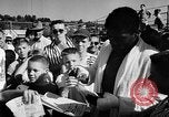 Immagine di Floyd Patterson Seattle Washington USA, 1957, secondo 57 filmato di repertorio 65675069549