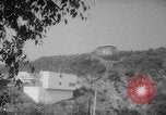 Immagine di Bernard giudice con la sua moderna geodetica casa dome California United States USA, 1962, secondo 7 filmato di repertorio 65675069563