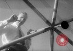 Immagine di Bernard giudice con la sua moderna geodetica casa dome California United States USA, 1962, secondo 16 filmato di repertorio 65675069563