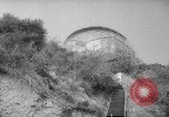 Immagine di Bernard giudice con la sua moderna geodetica casa dome California United States USA, 1962, secondo 26 filmato di repertorio 65675069563
