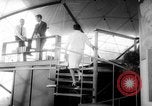 Immagine di Bernard giudice con la sua moderna geodetica casa dome California United States USA, 1962, secondo 41 filmato di repertorio 65675069563