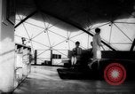Immagine di Bernard giudice con la sua moderna geodetica casa dome California United States USA, 1962, secondo 46 filmato di repertorio 65675069563
