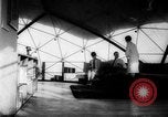 Immagine di Bernard giudice con la sua moderna geodetica casa dome California United States USA, 1962, secondo 47 filmato di repertorio 65675069563