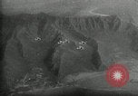 Standbild Bombe Mauna Loa Hawaii USA, 1935, aus Sekunde 23 historischem Filmmaterial Videoclip 65675069574
