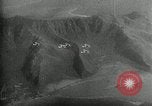 Standbild Bombe Mauna Loa Hawaii USA, 1935, aus Sekunde 24 historischem Filmmaterial Videoclip 65675069574