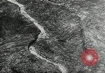 Standbild Bombe Mauna Loa Hawaii USA, 1935, aus Sekunde 39 historischem Filmmaterial Videoclip 65675069574