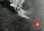 Standbild Bombe Mauna Loa Hawaii USA, 1935, aus Sekunde 44 historischem Filmmaterial Videoclip 65675069574