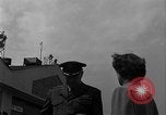 Immagine di Operazione Little Switch rilascio prigioniero Tokyo Giappone, 1953, secondo 14 filmato di repertorio 65675069612