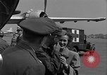 Immagine di Operazione Little Switch rilascio prigioniero Tokyo Giappone, 1953, secondo 29 filmato di repertorio 65675069612