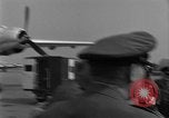 Immagine di Operazione Little Switch rilascio prigioniero Tokyo Giappone, 1953, secondo 32 filmato di repertorio 65675069612