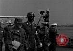 Immagine di Operazione Little Switch rilascio prigioniero Tokyo Giappone, 1953, secondo 48 filmato di repertorio 65675069612
