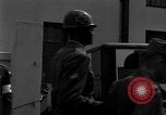 Immagine di Operazione Little Switch rilascio prigioniero Tokyo Giappone, 1953, secondo 51 filmato di repertorio 65675069612