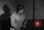 Image Fonctionnement Little Switch ancien POW Tokyo Japon, 1953, de la seconde 15 séquences d'archives historiques vidéo 65675069616