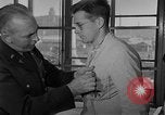 Immagine di I soldati feriti ricevono il premio Purple Heart Tokyo Giappone, 1953, secondo 7 filmato di repertorio 65675069617