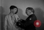 Immagine di I soldati feriti ricevono il premio Purple Heart Tokyo Giappone, 1953, secondo 17 filmato di repertorio 65675069617