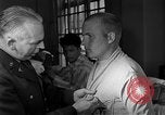 Immagine di I soldati feriti ricevono il premio Purple Heart Tokyo Giappone, 1953, secondo 32 filmato di repertorio 65675069617