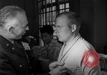 Immagine di I soldati feriti ricevono il premio Purple Heart Tokyo Giappone, 1953, secondo 33 filmato di repertorio 65675069617