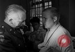 Immagine di I soldati feriti ricevono il premio Purple Heart Tokyo Giappone, 1953, secondo 35 filmato di repertorio 65675069617