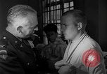 Immagine di I soldati feriti ricevono il premio Purple Heart Tokyo Giappone, 1953, secondo 36 filmato di repertorio 65675069617