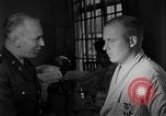 Immagine di I soldati feriti ricevono il premio Purple Heart Tokyo Giappone, 1953, secondo 40 filmato di repertorio 65675069617