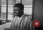 Immagine di I soldati feriti ricevono il premio Purple Heart Tokyo Giappone, 1953, secondo 54 filmato di repertorio 65675069617