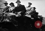 Immagine di Persone devono affrontare crisi L'Irlanda, 1944, secondo 27 filmato di repertorio 65675069622