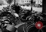 Immagine di Persone devono affrontare crisi L'Irlanda, 1944, secondo 31 filmato di repertorio 65675069622