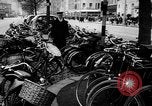 Immagine di Persone devono affrontare crisi L'Irlanda, 1944, secondo 32 filmato di repertorio 65675069622