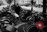 Immagine di Persone devono affrontare crisi L'Irlanda, 1944, secondo 33 filmato di repertorio 65675069622