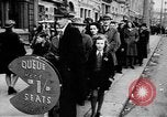 Immagine di Persone devono affrontare crisi L'Irlanda, 1944, secondo 37 filmato di repertorio 65675069622