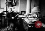 Immagine di Persone devono affrontare crisi L'Irlanda, 1944, secondo 47 filmato di repertorio 65675069622