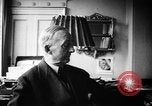 Immagine di Persone devono affrontare crisi L'Irlanda, 1944, secondo 51 filmato di repertorio 65675069622