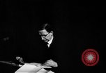 Immagine di Persone devono affrontare crisi L'Irlanda, 1944, secondo 56 filmato di repertorio 65675069622