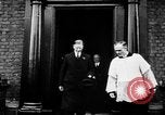 Immagine di Persone devono affrontare crisi L'Irlanda, 1944, secondo 58 filmato di repertorio 65675069622
