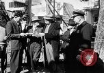 Image Hommes creusant pour pirate gold Florida United States USA, 1948, de la seconde 10 séquences d'archives historiques vidéo 65675069639