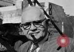 Image Hommes creusant pour pirate gold Florida United States USA, 1948, de la seconde 20 séquences d'archives historiques vidéo 65675069639