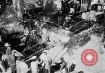 Image Hommes creusant pour pirate gold Florida United States USA, 1948, de la seconde 27 séquences d'archives historiques vidéo 65675069639