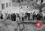 Image Hommes creusant pour pirate gold Florida United States USA, 1948, de la seconde 31 séquences d'archives historiques vidéo 65675069639