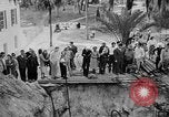 Image Hommes creusant pour pirate gold Florida United States USA, 1948, de la seconde 32 séquences d'archives historiques vidéo 65675069639