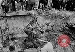 Image Hommes creusant pour pirate gold Florida United States USA, 1948, de la seconde 38 séquences d'archives historiques vidéo 65675069639