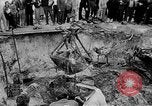 Image Hommes creusant pour pirate gold Florida United States USA, 1948, de la seconde 39 séquences d'archives historiques vidéo 65675069639