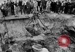 Image Hommes creusant pour pirate gold Florida United States USA, 1948, de la seconde 40 séquences d'archives historiques vidéo 65675069639