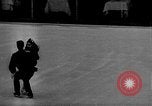 Immagine di Olympic Pattinaggio di Figura Team New York City USA, 1947, secondo 6 filmato di repertorio 65675069644