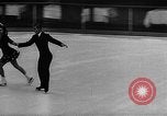 Immagine di Olympic Pattinaggio di Figura Team New York City USA, 1947, secondo 15 filmato di repertorio 65675069644