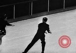 Immagine di Olympic Pattinaggio di Figura Team New York City USA, 1947, secondo 18 filmato di repertorio 65675069644