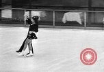 Immagine di Olympic Pattinaggio di Figura Team New York City USA, 1947, secondo 29 filmato di repertorio 65675069644