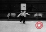 Immagine di Olympic Pattinaggio di Figura Team New York City USA, 1947, secondo 31 filmato di repertorio 65675069644