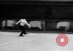 Immagine di Olympic Pattinaggio di Figura Team New York City USA, 1947, secondo 32 filmato di repertorio 65675069644