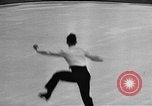 Immagine di Olympic Pattinaggio di Figura Team New York City USA, 1947, secondo 37 filmato di repertorio 65675069644